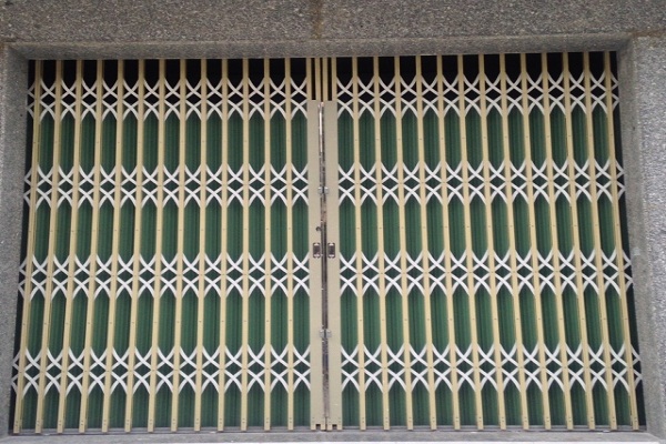 cửa kéo u dầy 1.0 ly nhíp la dầy 1.8 ly giá 590.000đ/1m2